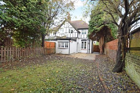 Broad Lane, Hampton - 2 bedrooms Property for lettings - Chasebuchanan - Photo 4