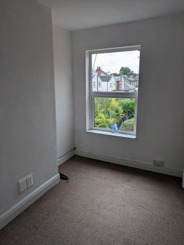 2 bedroom semi-detached house to rent - Photo 4