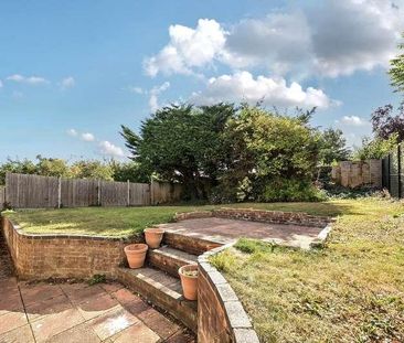 Lambscroft Way, Chalfont St. Peter, SL9 - Photo 2