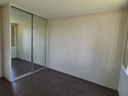 2 Bedroom in convenient location - Photo 3