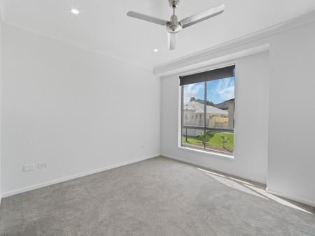 27 Casuarina Drive, Molendinar - Photo 5