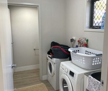 Available 13th October - BREAK LEASE - BE QUICK will not last! - Photo 1