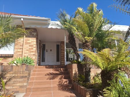 Spacious 4 Bedroom plus Family Home in Prime Location This stunning 4 bedroom, 3 bathroom home is the perfect blend of comfort and convenience, offering plenty of space for your family to grow and enjoy. - Photo 5