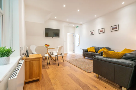 3 bedroom serviced apartment to rent - Photo 2