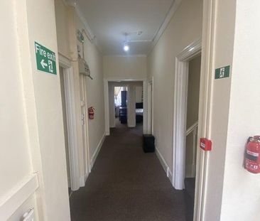 1 bedroom house of multiple occupation to rent - Photo 6