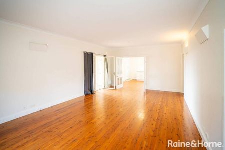 COUNTRY STYLE HOME - Photo 2