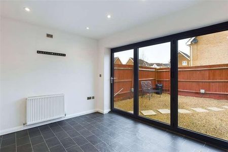 Fox Court, Aldershot, Hampshire, GU12 - Photo 2