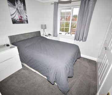 3 bedroom end of terrace house to rent - Photo 4