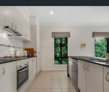 Spacious Family Home in Prime Pakenham Location - Photo 5