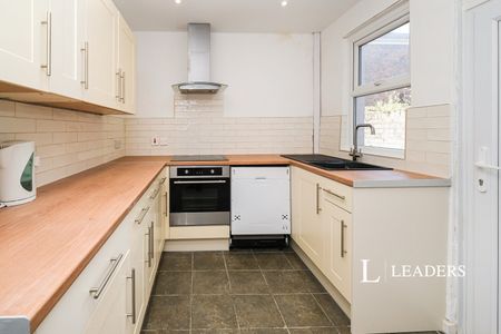 3 bedroom house to rent Gorsebank Road, Liverpool, Merseyside, L18 - Photo 3