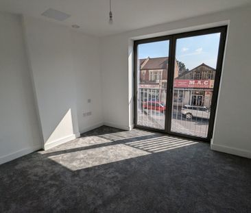 2 Bed Flat, Oto Tower, IG3 - Photo 4