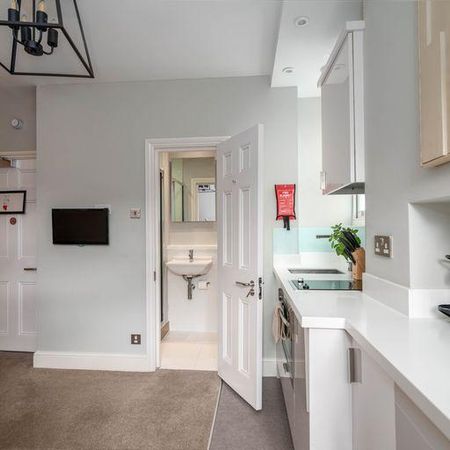 1 bedroom serviced apartment to rent - Photo 2