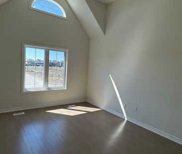 For Lease - 39 Lawrence D. Pridham Avenue, New Tecumseth, Ontario - Photo 6