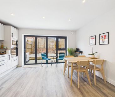 2 bedroom end of terrace house to rent - Photo 1