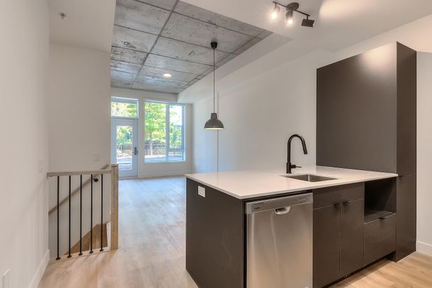 2350 Saint-Patrick, Montréal, QC - Photo 1