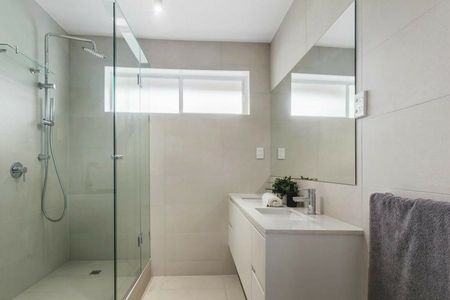 Modern Two-Bedroom Apartment in Convenient Ormond Location - Photo 4