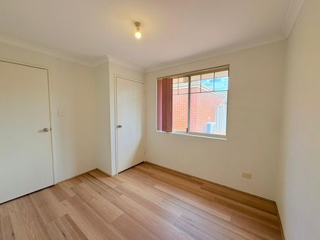 Spacious 3-Bedroom Villa with Modern Amenities - Photo 2