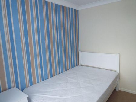 4 bedroom terraced house to rent - Photo 2