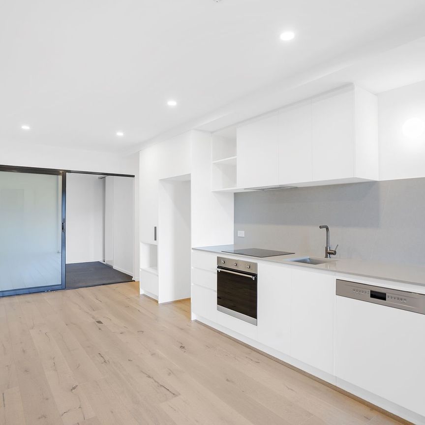 Comfort Meets Convenience, Welcoming Two-Bedroom Apartment in Metropol - Photo 1