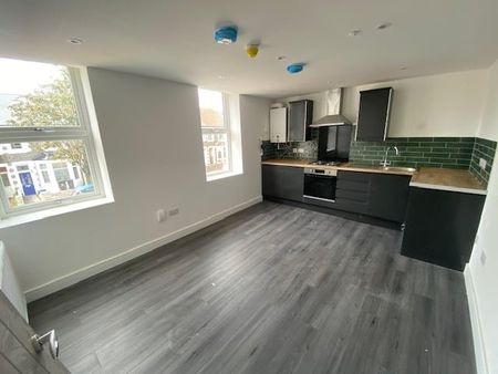 Richards Street - Photo 2