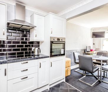 3 bedroom end of terrace house to rent - Photo 3