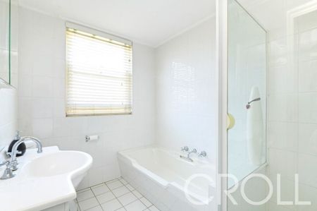 Spacious Two Bedroom Apartment in Ultra-Convenient Location - Photo 4