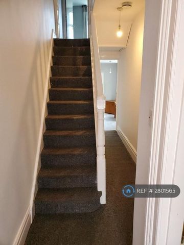 6 bedroom semi-detached house to rent - Photo 5