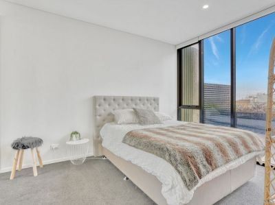 Discover comfortable, low-maintenance city living in this modern 1-bedroom apartment. - Photo 3