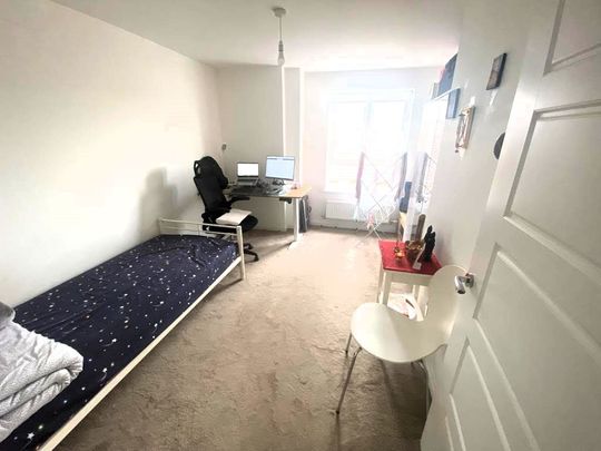 Kenyon Way, Slough, SL3 8ES - Photo 1