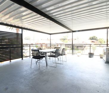 Renovated Apartment with Large Private Terrace - Photo 6