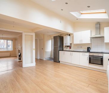 3 bedroom semi-detached house to rent - Photo 6