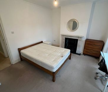 Room in a Shared House, Deptford Station, SE8 - Photo 3