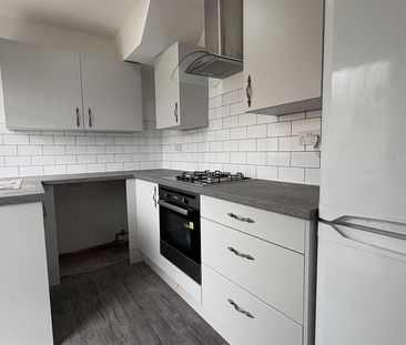 3 bedroom end of terrace house to rent - Photo 2