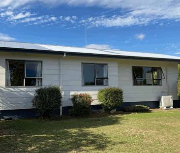 Sunny 3-Bedroom Home - Photo 2