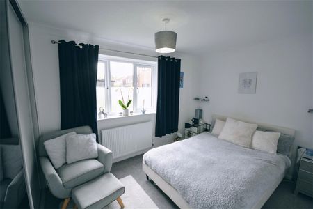 Firle Court, Yeomanry Close, Epsom, Surrey, KT17 4DD - Photo 3