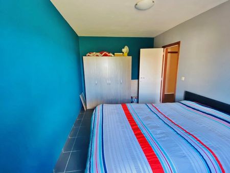 Woning met 3 slaapkamers, garage en tuin - Photo 2