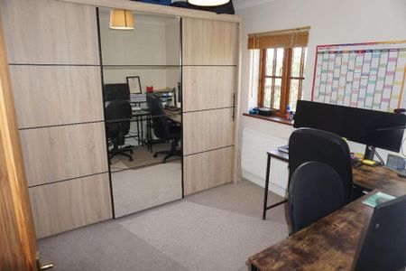 3 bedroom detached house to rent - Photo 2