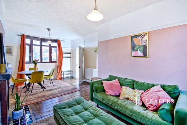 3 bedroom semi-detached house to rent - Photo 1