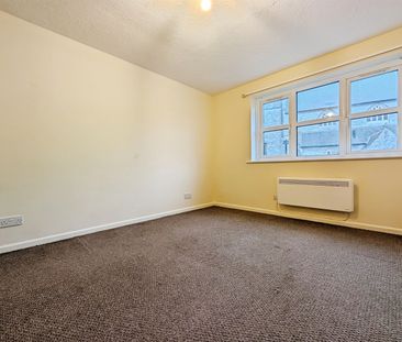 Waterloo Road, SO15 - Photo 2