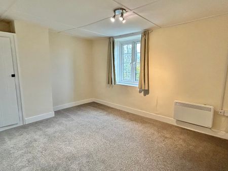 3 bedroom Delightful Three Bedroom Cottage to rent - Photo 5