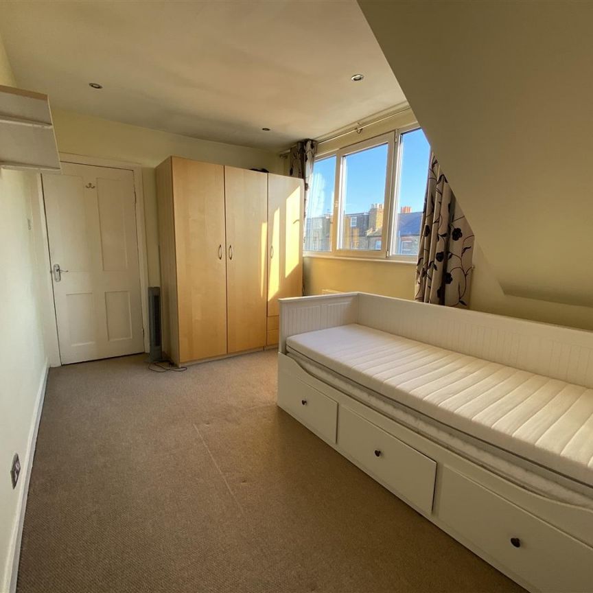 Upham Park Road, Chiswick, W4, London - Photo 1