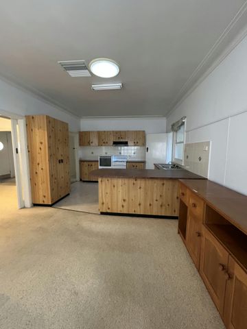 Three Bedroom House in West Tamworth - Photo 4