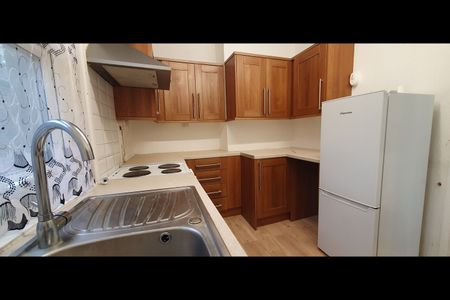 3 Bed Flat, Portswood, SO17 - Photo 2