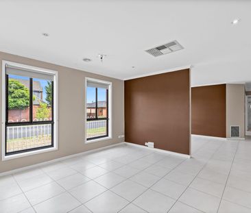 A well kept home in a prime, family friendly location! - Photo 3