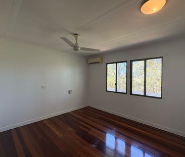 PERFECTLY POSITIONED BY THE BEACH - THIS CHARMING HOME OFFERS COMFO... - Photo 4