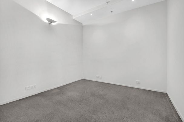Contemporary One-Bedroom Apartment in Prime Carlton Location - Photo 1