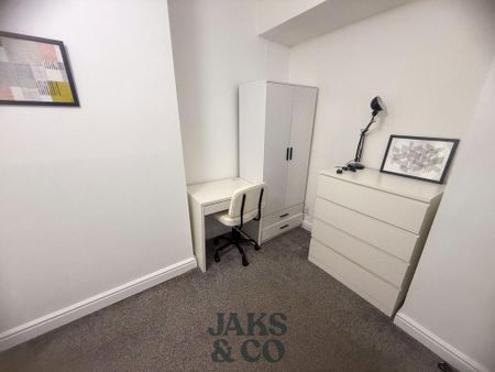 1 bedroom in a house share to rent - Photo 2