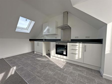 1 bedroom Flat to rent - Photo 5