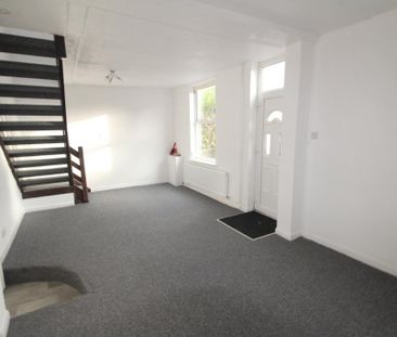 2 bedroom end of terrace house to rent - Photo 6