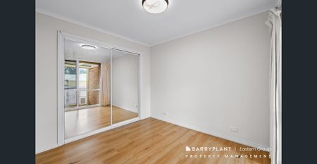 Stylish 3-Bed Retreat Near Station, Shops & Cafés! - Photo 2